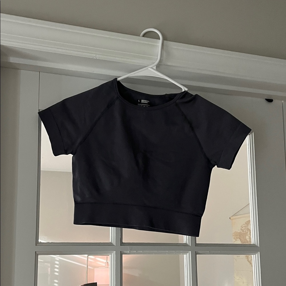 SHEIN Black Cropped Top
